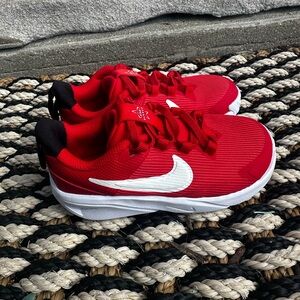 Nike Kids Red and White Sneakers Star Runner 10T
